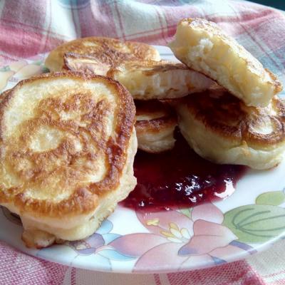 Fluffy pancakes made with sour milk without yeast